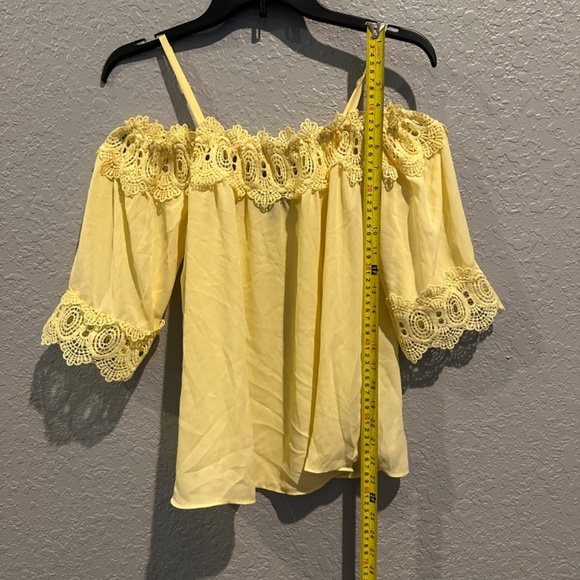 Yellow off the shoulder top w/ lace accents - Size S - Picture 5 of 8
